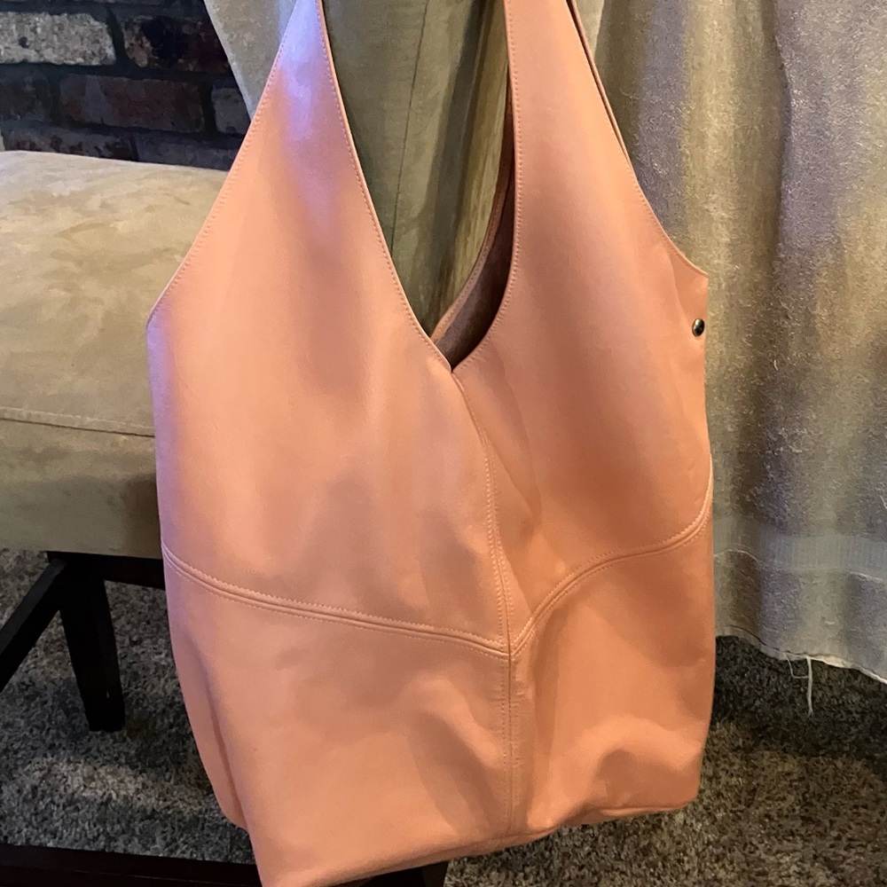 Direct from Italy: Peach hobo & bonus wristlet.MmmmmSmell that Italian Leather